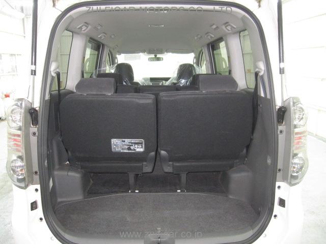 TOYOTA VOXY 2008 Image 12