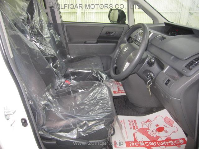 TOYOTA VOXY 2008 Image 8