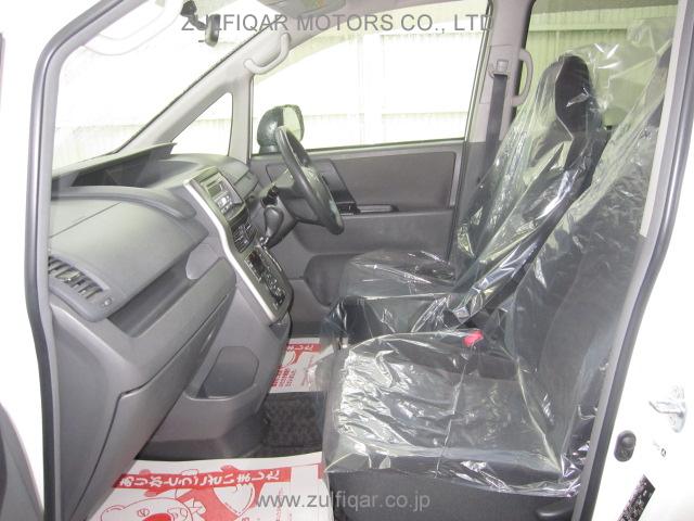 TOYOTA VOXY 2008 Image 9