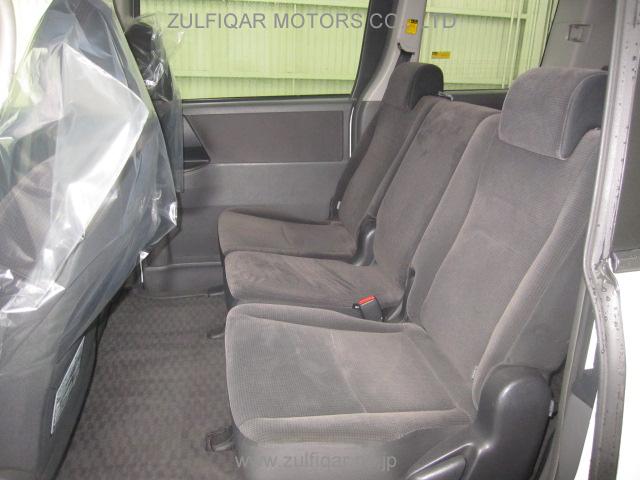 TOYOTA VOXY 2008 Image 10