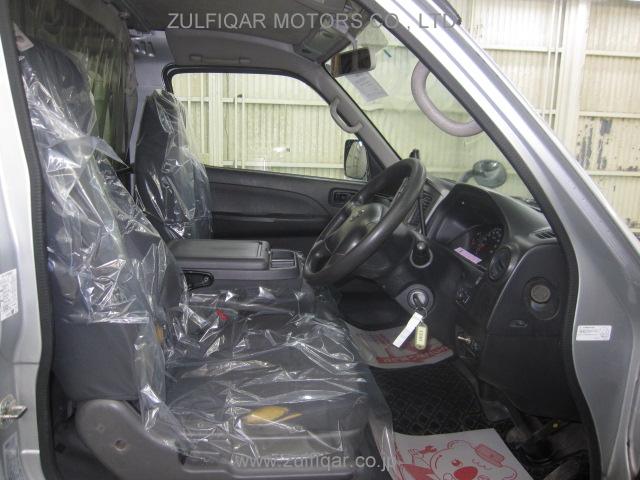 NISSAN CARAVAN 2008 Image 8