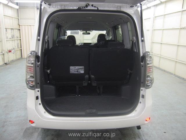 TOYOTA VOXY 2008 Image 12