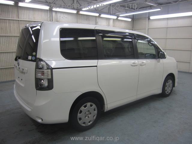 TOYOTA VOXY 2008 Image 3