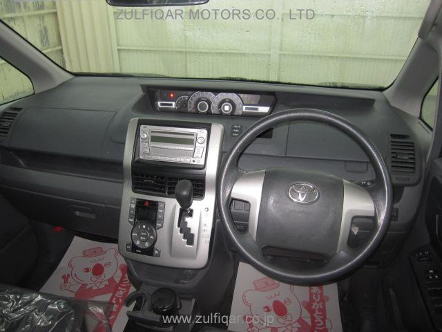 TOYOTA VOXY 2008 Image 2