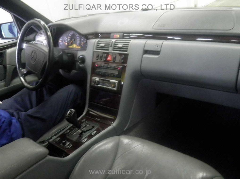 MERCEDES BENZ E CLASS 2001 Image 2