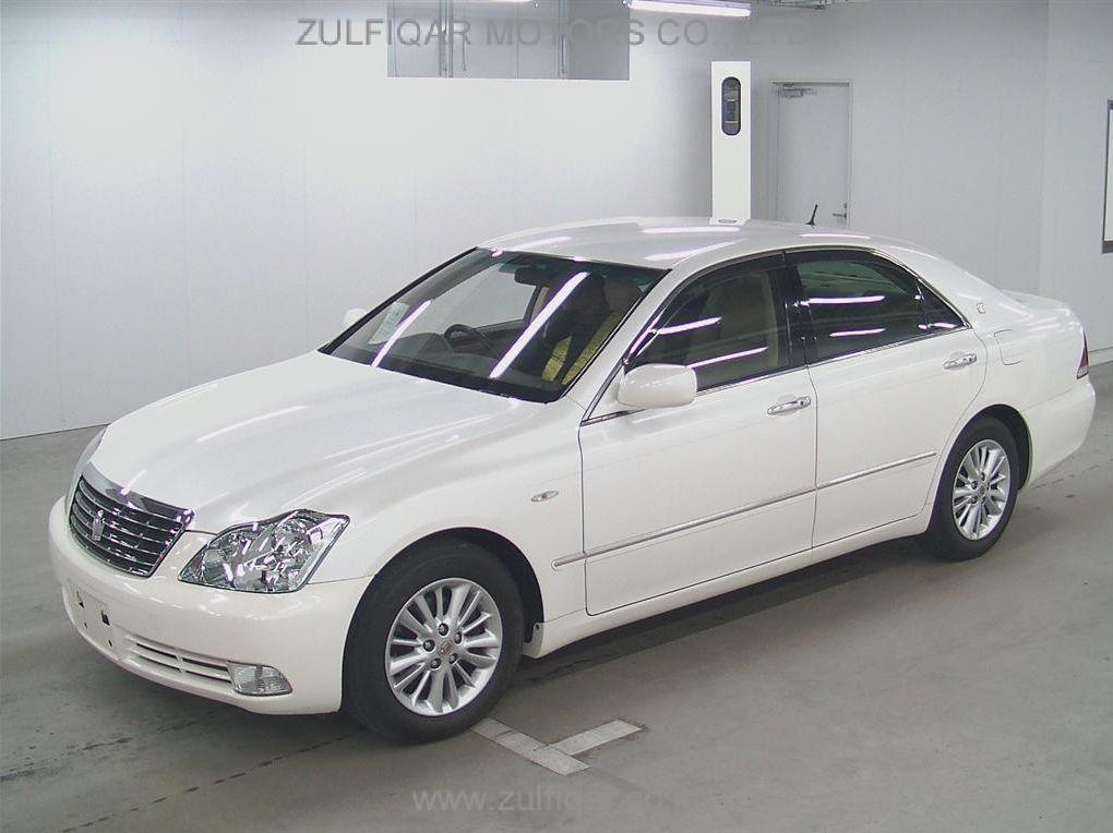 TOYOTA CROWN 2004 Image 4