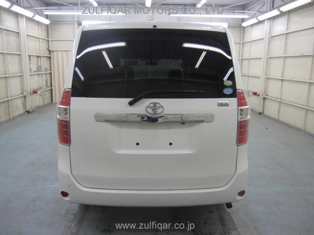 TOYOTA NOAH 2008 Image 5