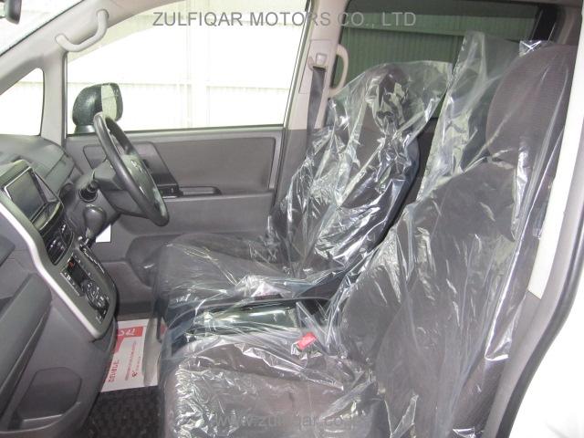 TOYOTA NOAH 2008 Image 9