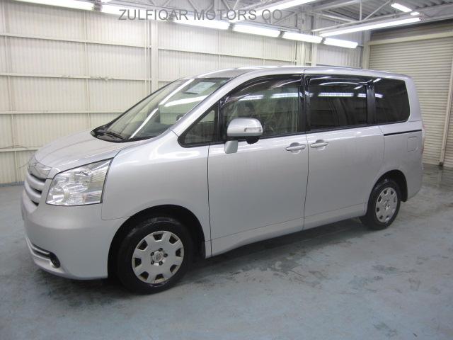 TOYOTA NOAH 2008 Image 1