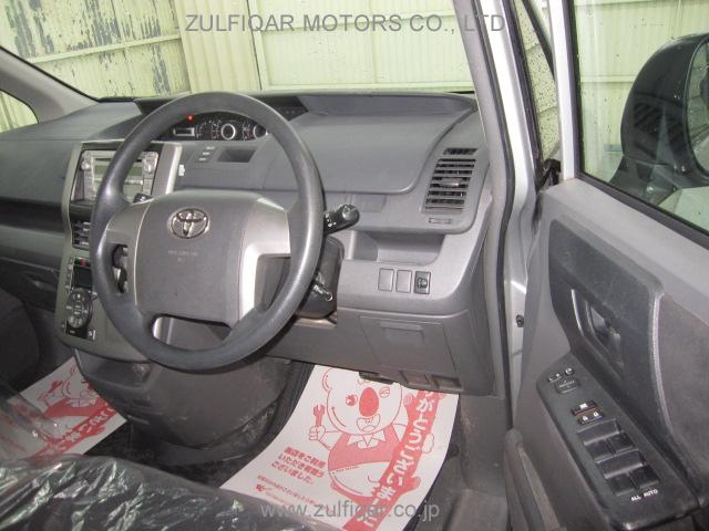 TOYOTA NOAH 2008 Image 8