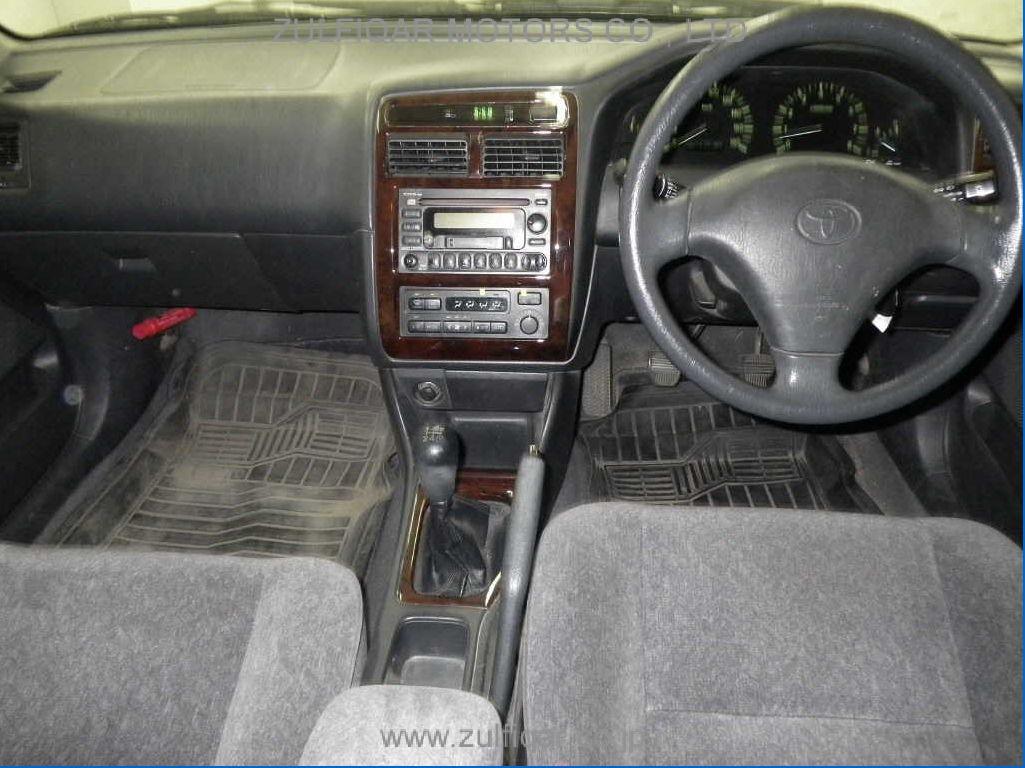 TOYOTA CARINA 2001 Image 2