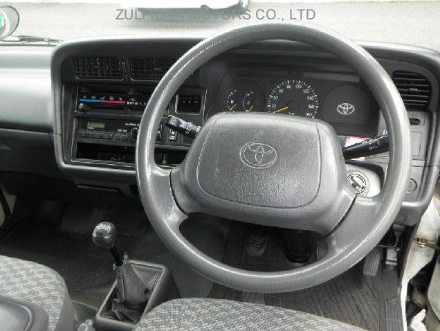 TOYOTA HIACE BUS 2004 Image 2