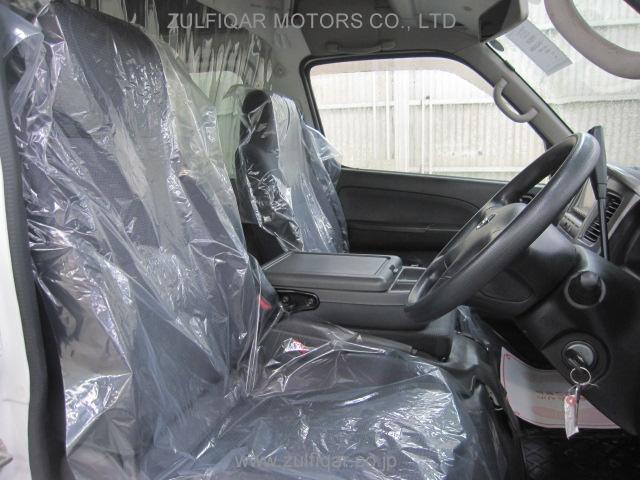 NISSAN CARAVAN 2009 Image 6