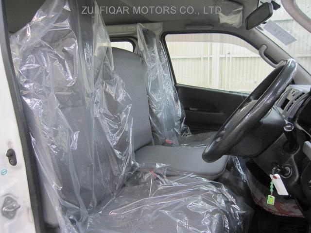 TOYOTA HIACE 2009 Image 6