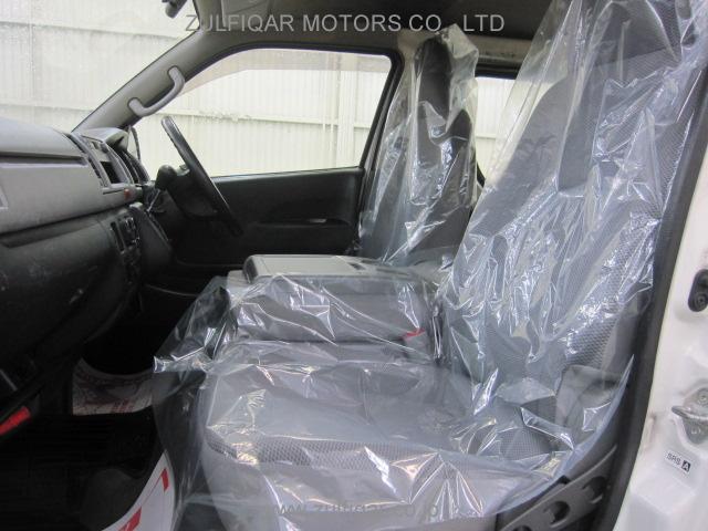 TOYOTA HIACE 2009 Image 8