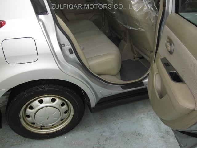 NISSAN TIIDA 2009 Image 11