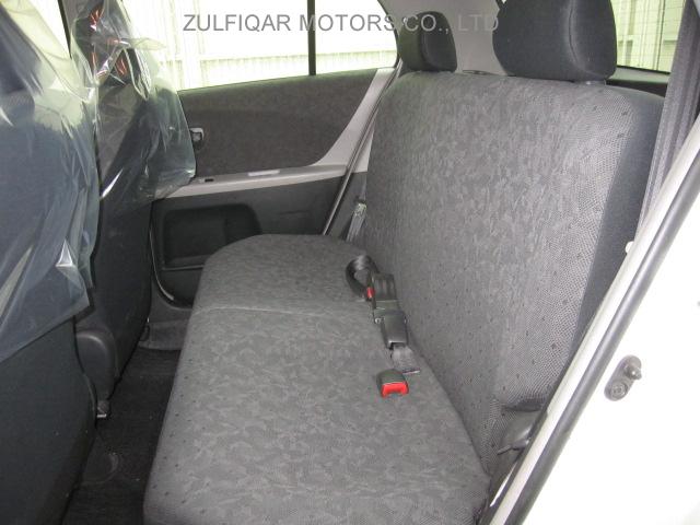 TOYOTA VITZ 2009 Image 10