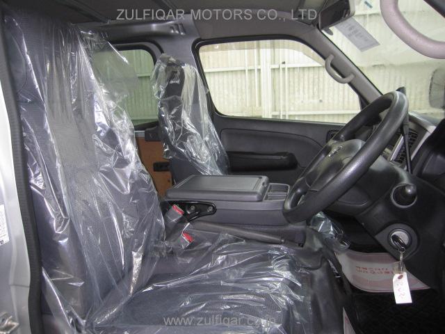 NISSAN CARAVAN 2009 Image 6