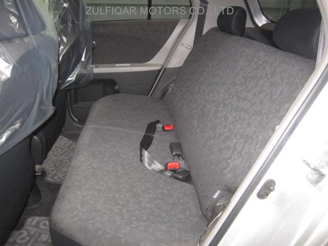 TOYOTA VITZ 2009 Image 10