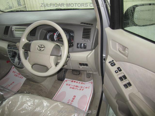 TOYOTA ISIS 2008 Image 8