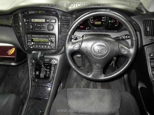 TOYOTA KLUGER 2001 Image 4