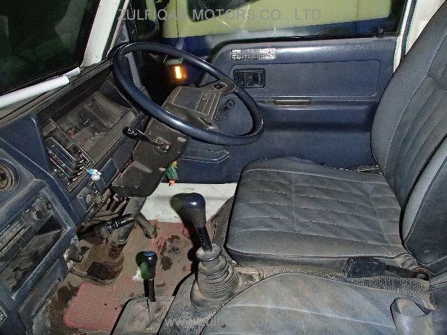 TOYOTA HIACE TRUCK 1989 Image 2