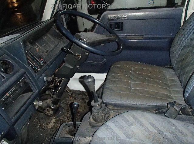 TOYOTA HIACE TRUCK 1989 Image 2