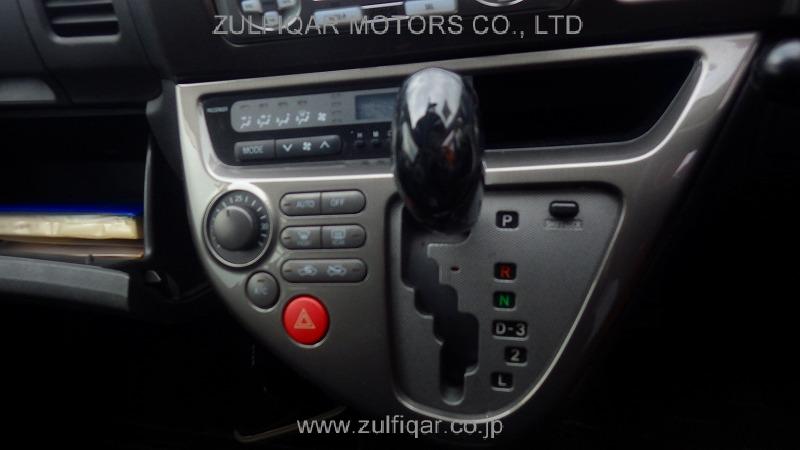 TOYOTA WISH 2003 Image 12