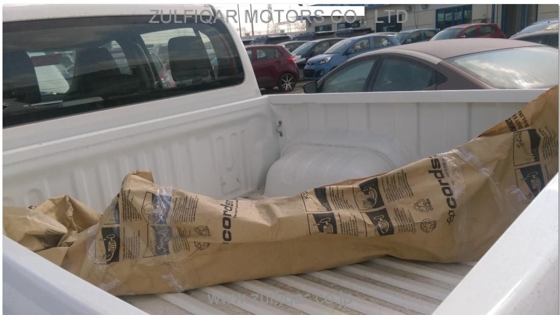 TOYOTA HILUX 2016 Image 6