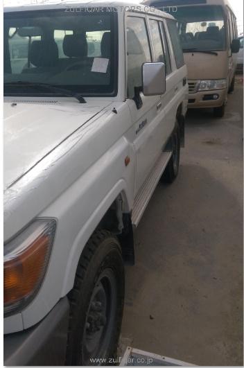 TOYOTA LAND CRUISER 2015 Image 3