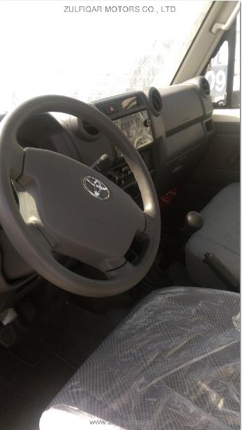 TOYOTA LAND CRUISER 2015 Image 4