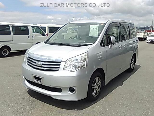 TOYOTA NOAH 2011 Image 1