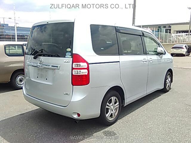 TOYOTA NOAH 2011 Image 3