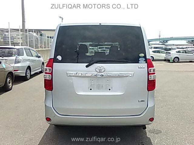 TOYOTA NOAH 2011 Image 4