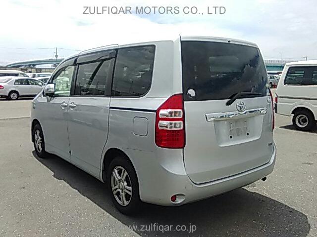 TOYOTA NOAH 2011 Image 5