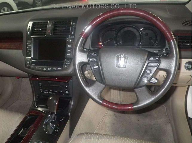 TOYOTA CROWN 2010 Image 2