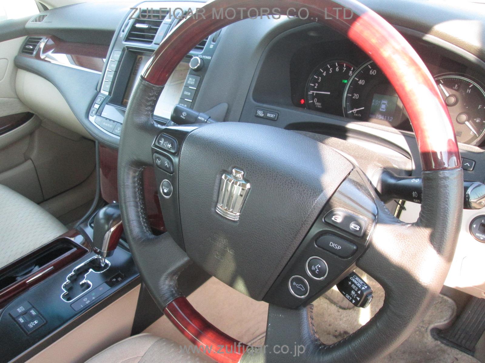 TOYOTA CROWN 2010 Image 11