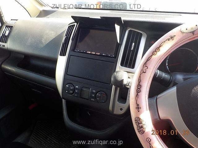 NISSAN SERENA 2009 Image 7