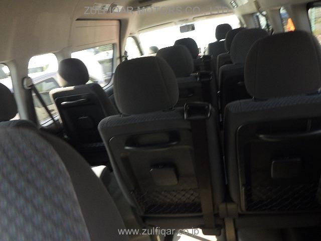 TOYOTA HIACE BUS 2013 Image 8