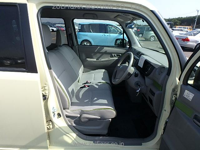 TOYOTA PIXIS SPACE 2015 Image 8