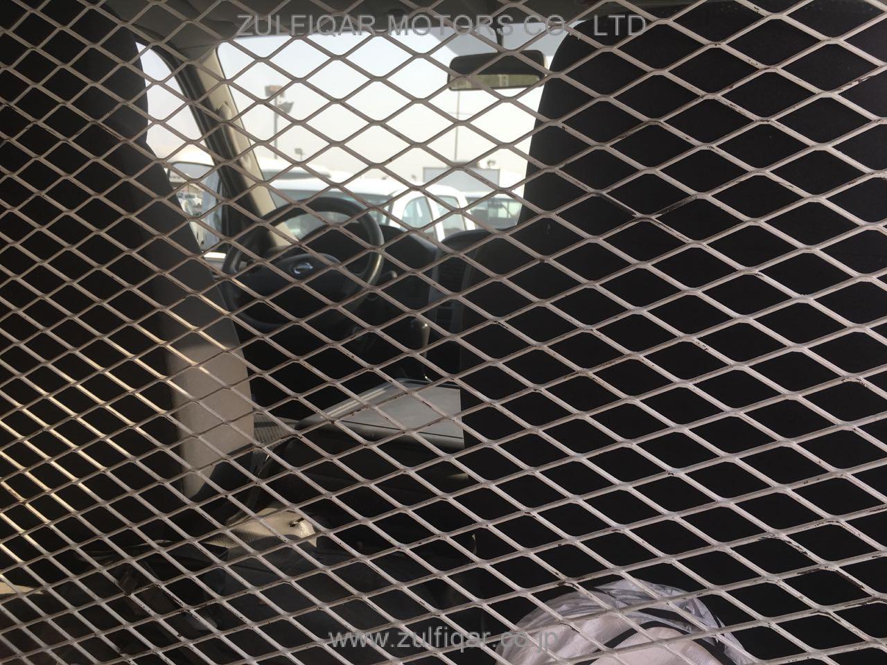 NISSAN URVAN 2010 Image 6