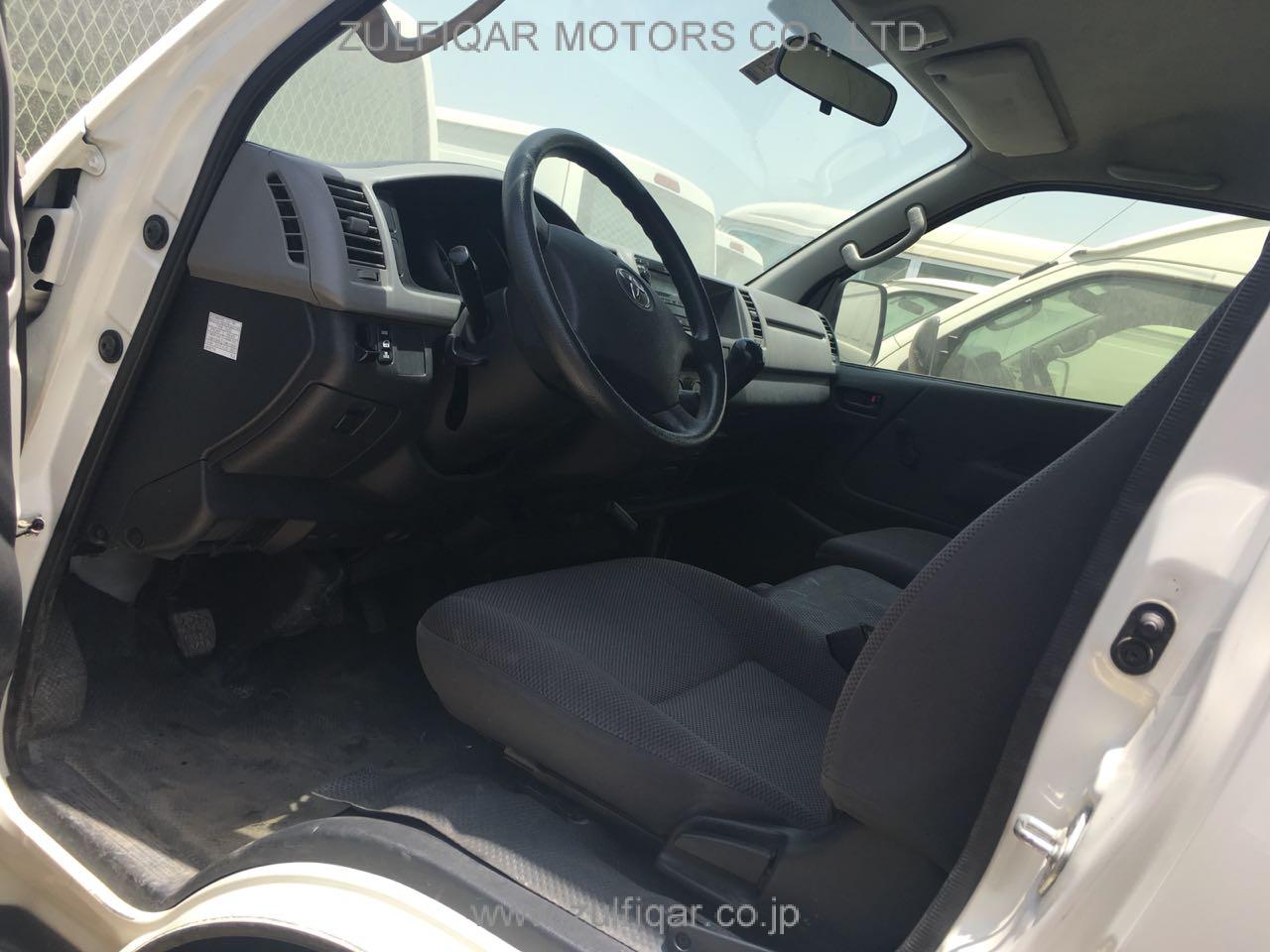 TOYOTA HIACE 2013 Image 6