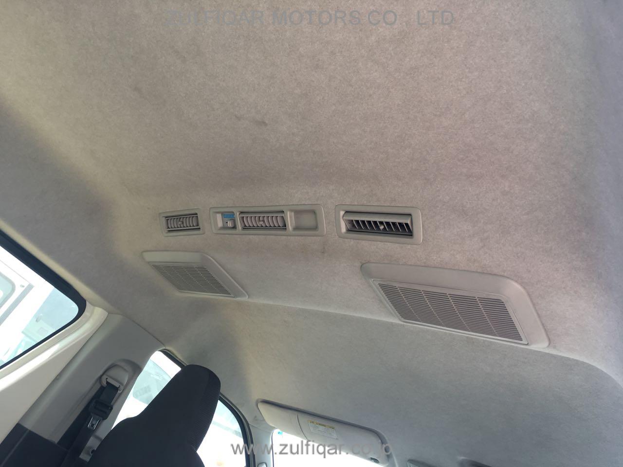 TOYOTA HIACE 2013 Image 7