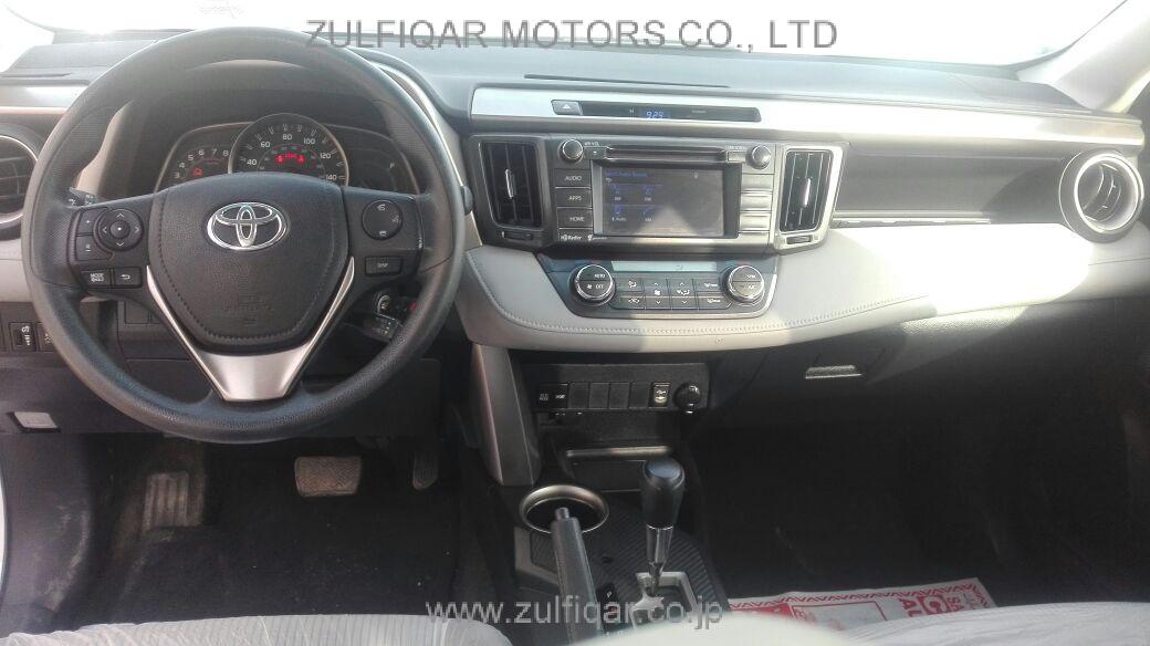 TOYOTA RAV4 2015 Image 2