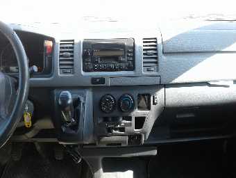 TOYOTA HIACE 2010 Image 2