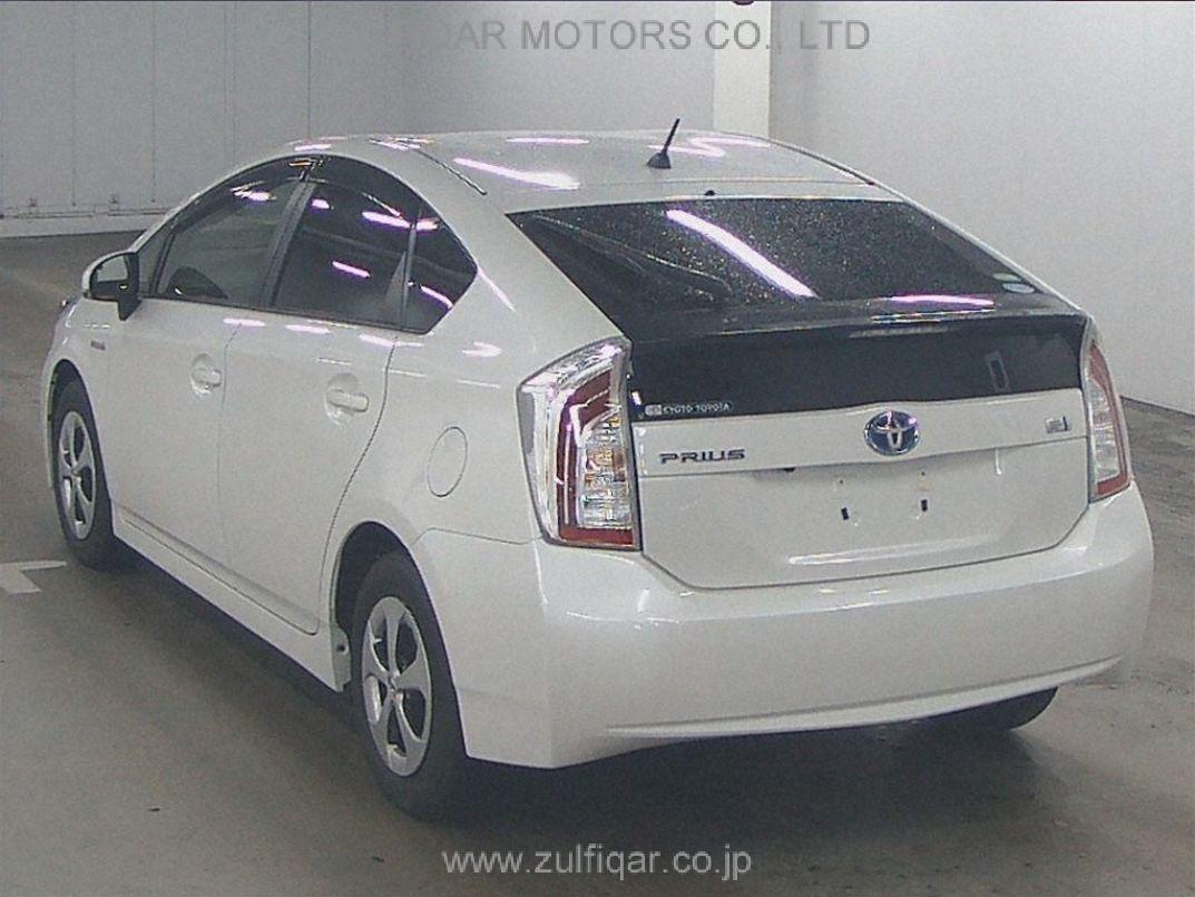 TOYOTA PRIUS 2015 Image 2