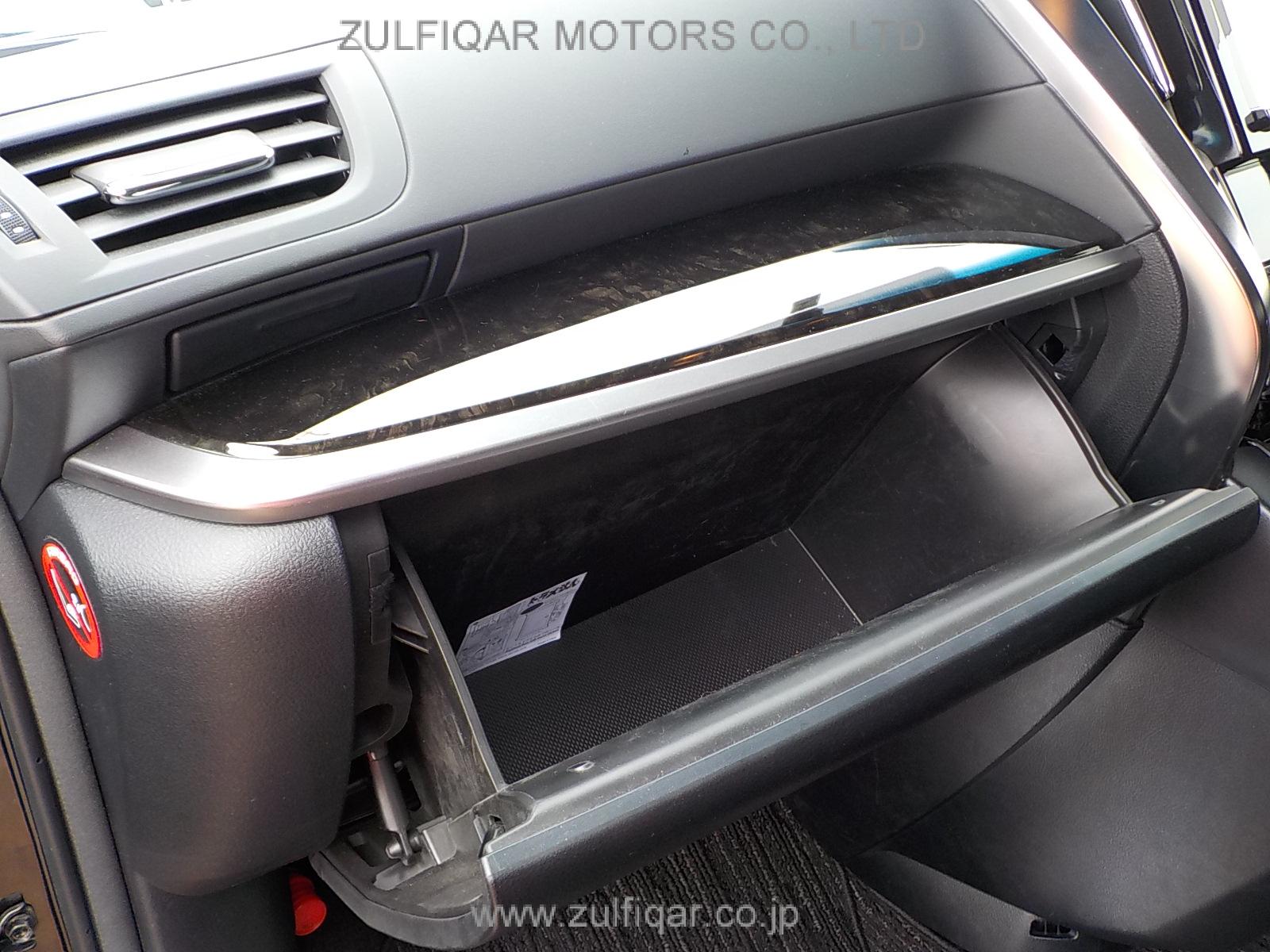 TOYOTA VELLFIRE 2015 Image 12