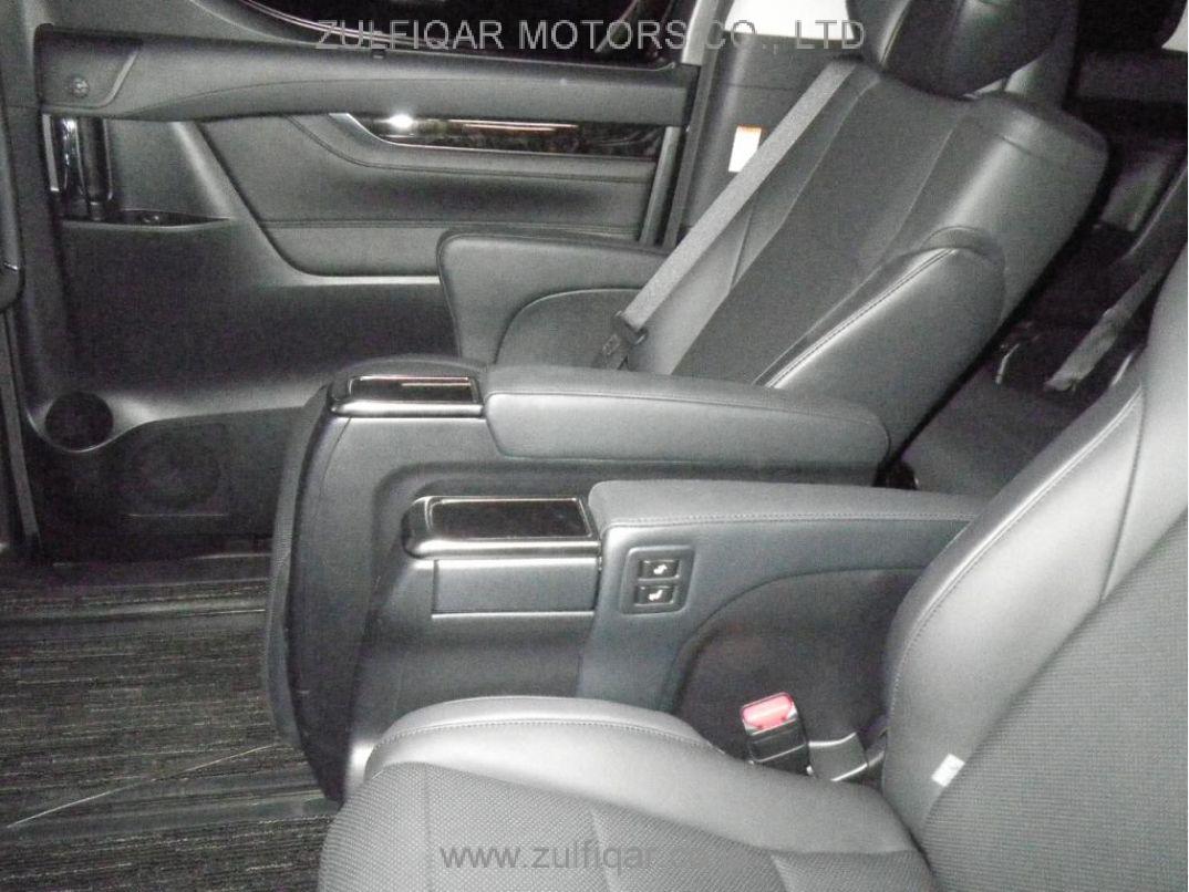 TOYOTA ALPHARD 2017 Image 6