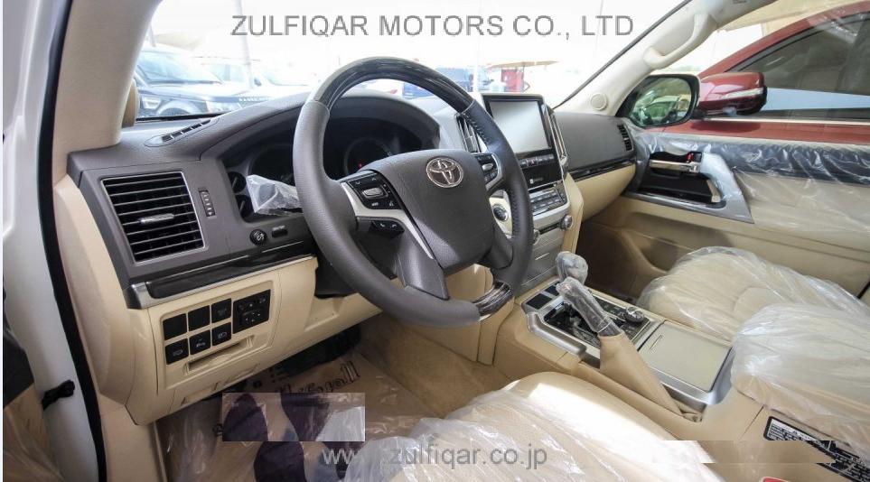 TOYOTA LAND CRUISER 2017 Image 6