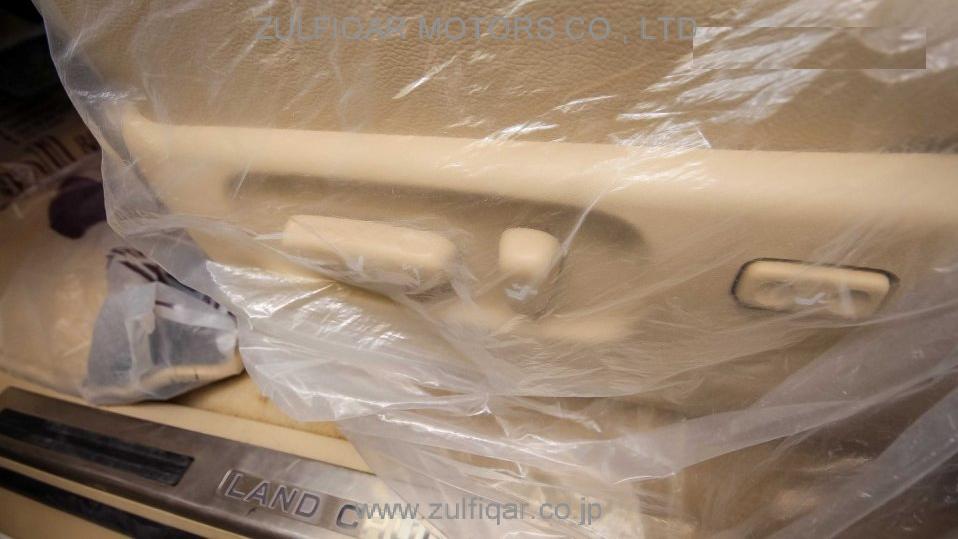 TOYOTA LAND CRUISER 2017 Image 8